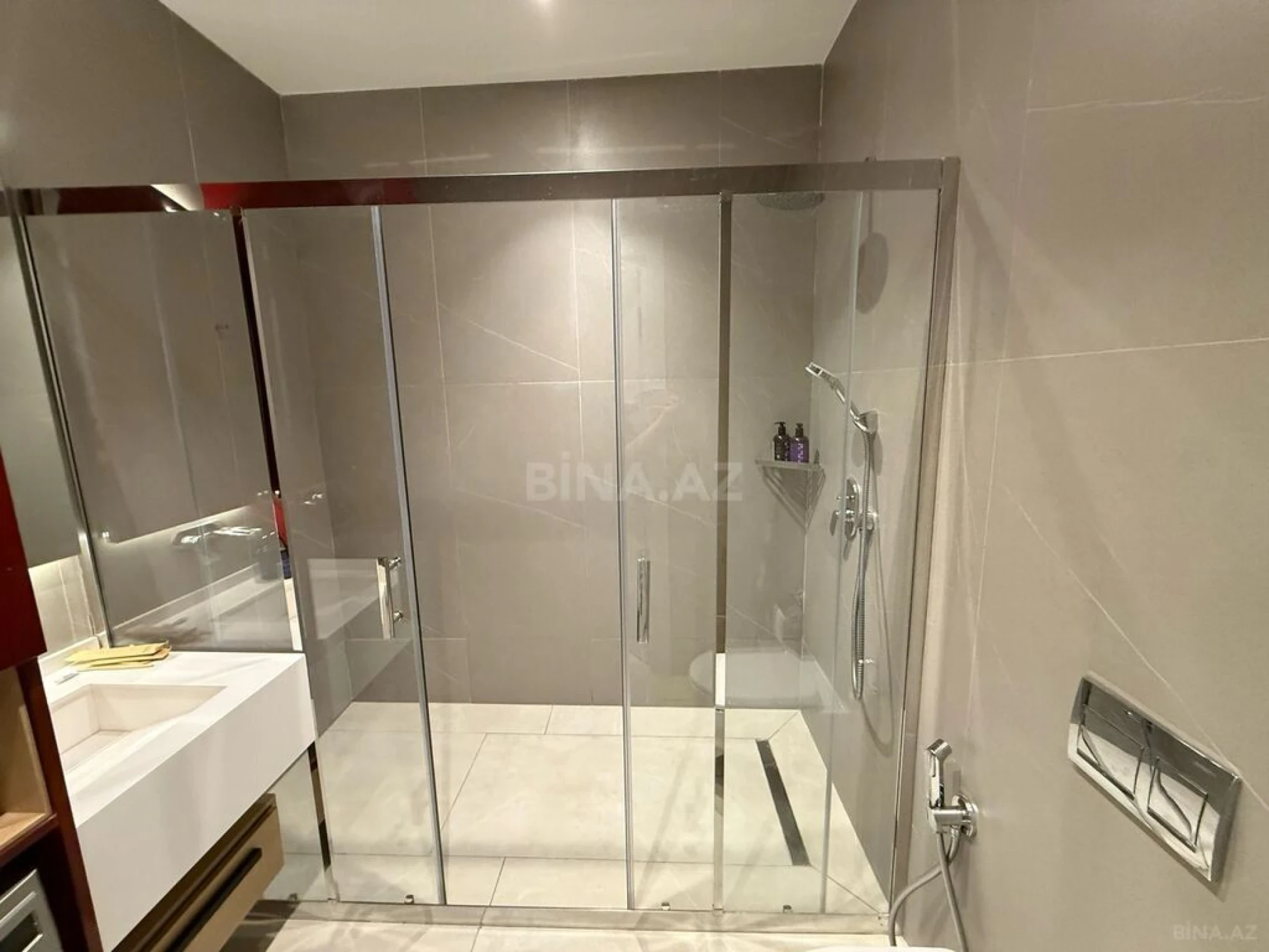 Kirayə verilir 2 otaqlı mənzil 76 m²