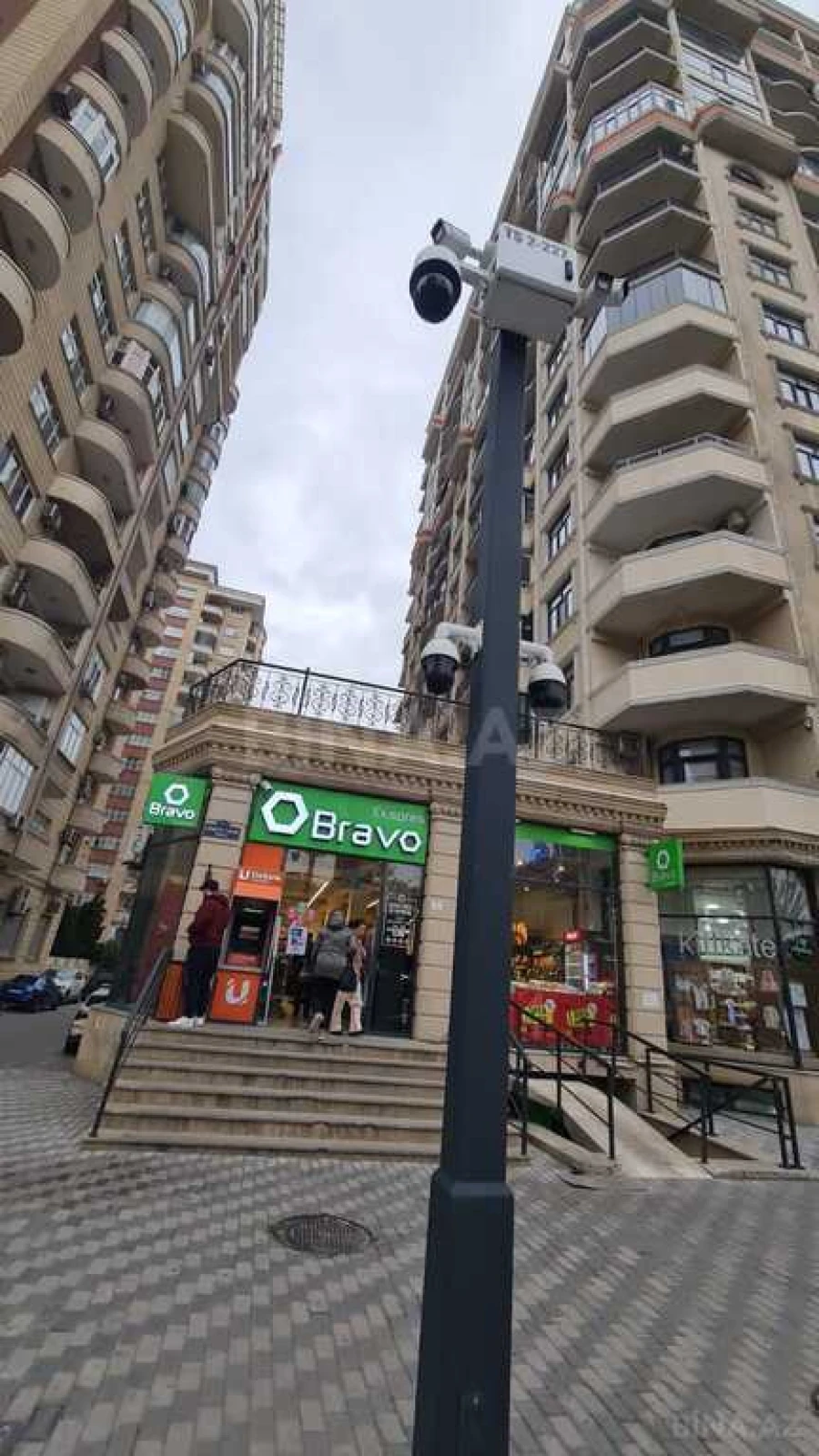 Satılır 3 otaqlı mənzil 132 m²
