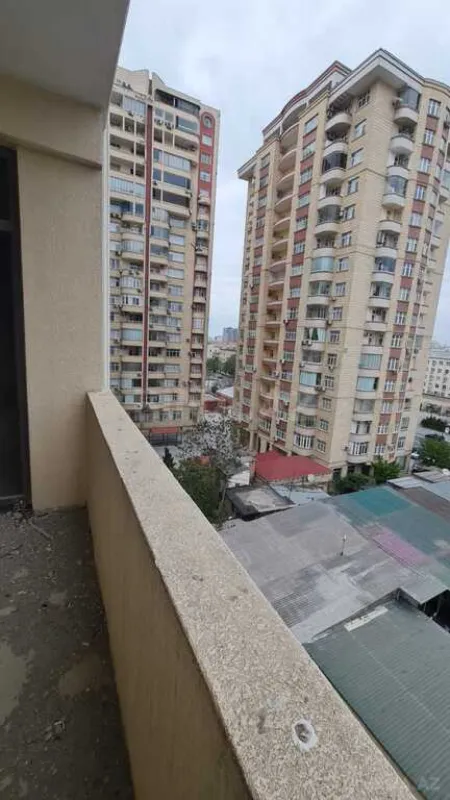Satılır 3 otaqlı mənzil 132 m²