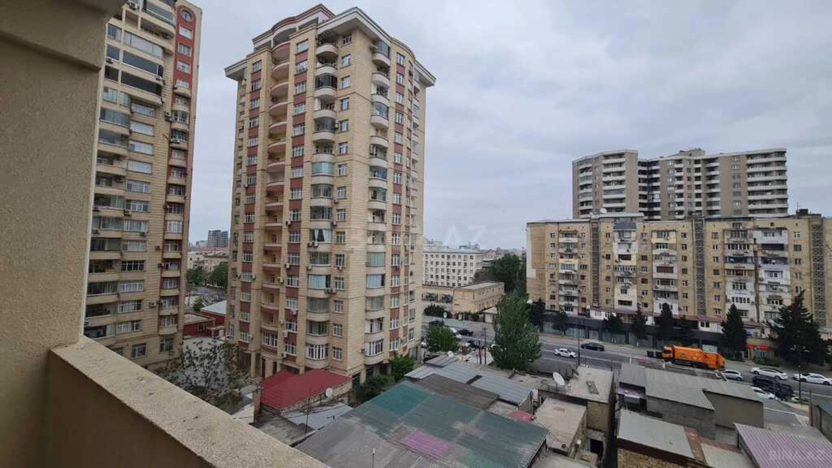 Satılır 3 otaqlı mənzil 132 m²
