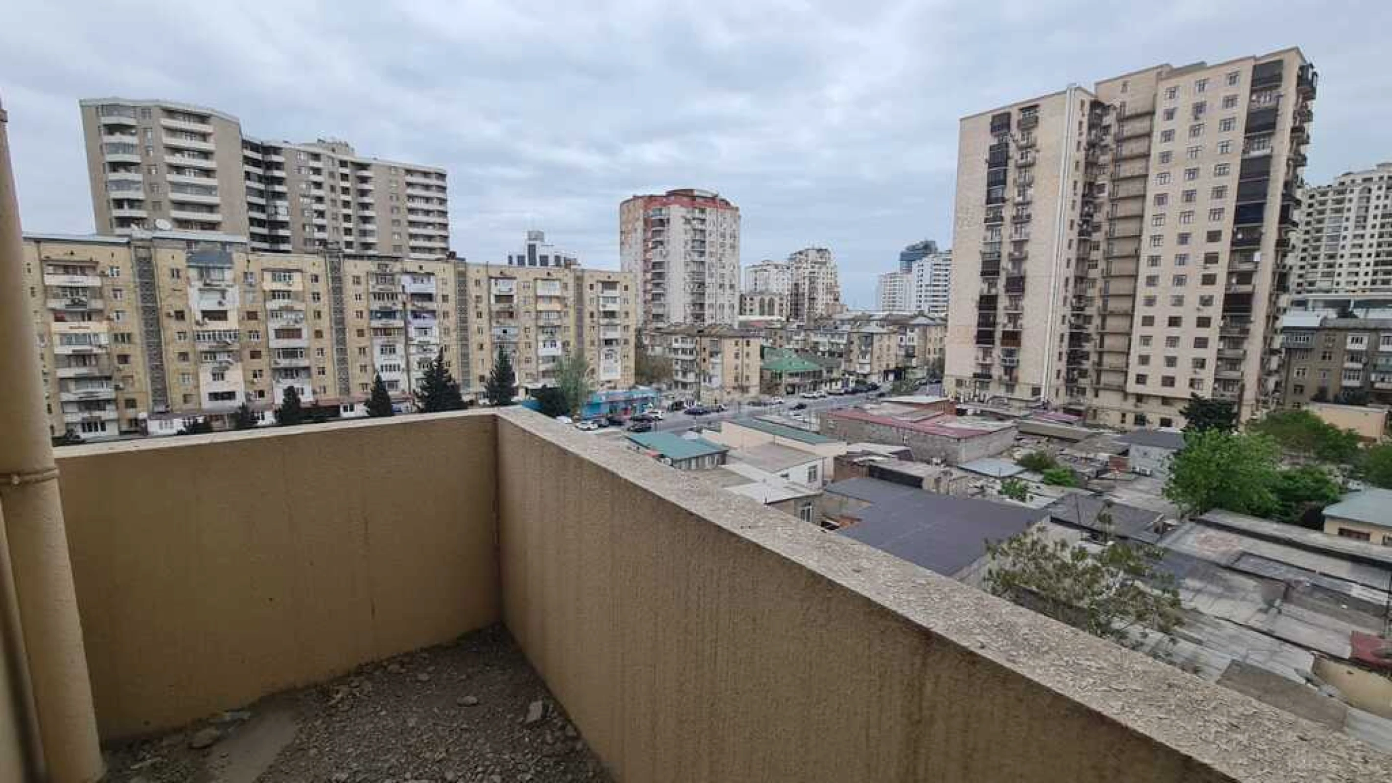 Satılır 3 otaqlı mənzil 132 m²