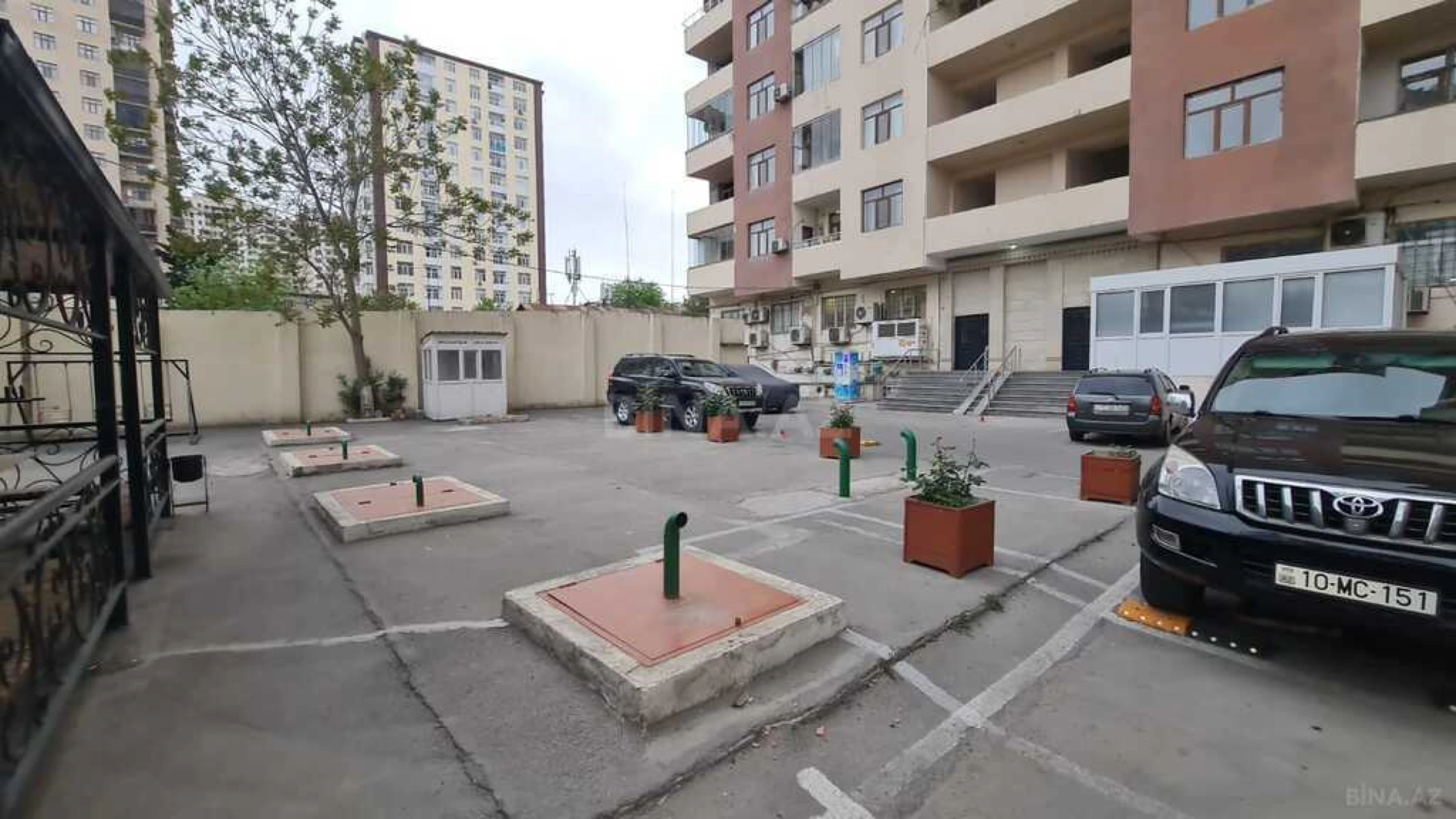 Satılır 3 otaqlı mənzil 132 m²