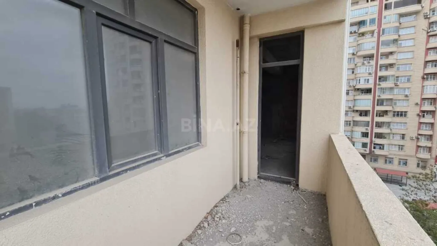 Satılır 3 otaqlı mənzil 132 m²