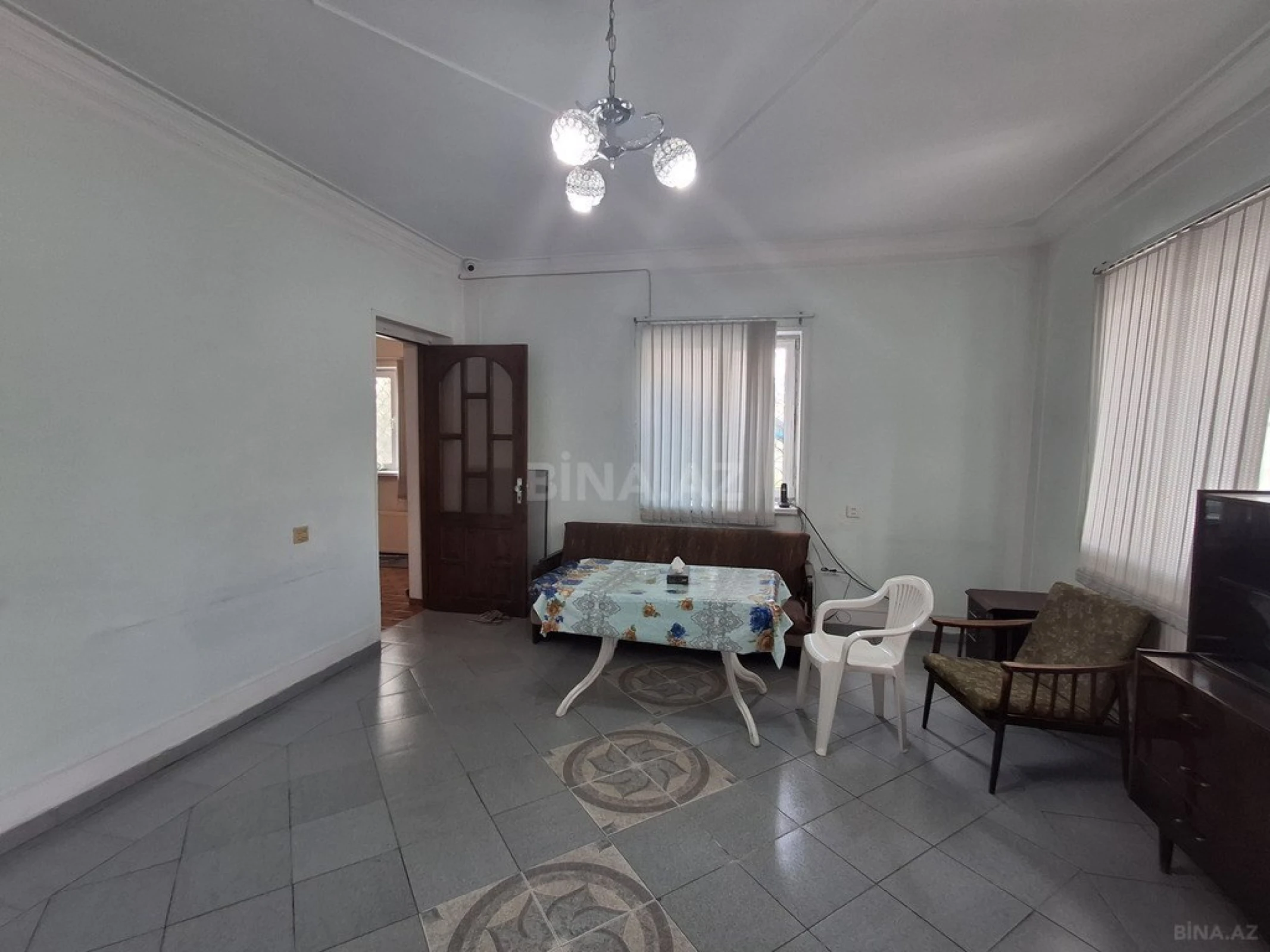 Satılır 8 otaqlı həyət evi 234 m²