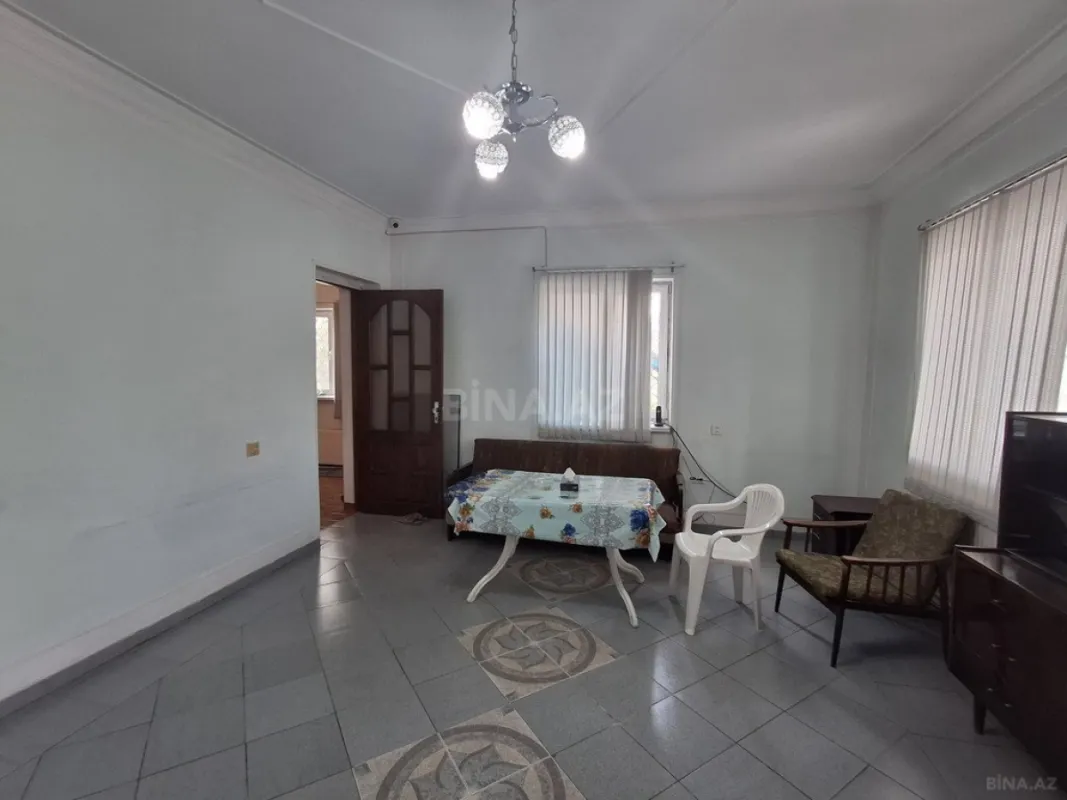 Satılır 8 otaqlı həyət evi 234 m²