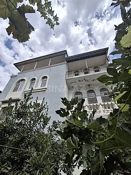 Satılır 8 otaqlı həyət evi 234 m²