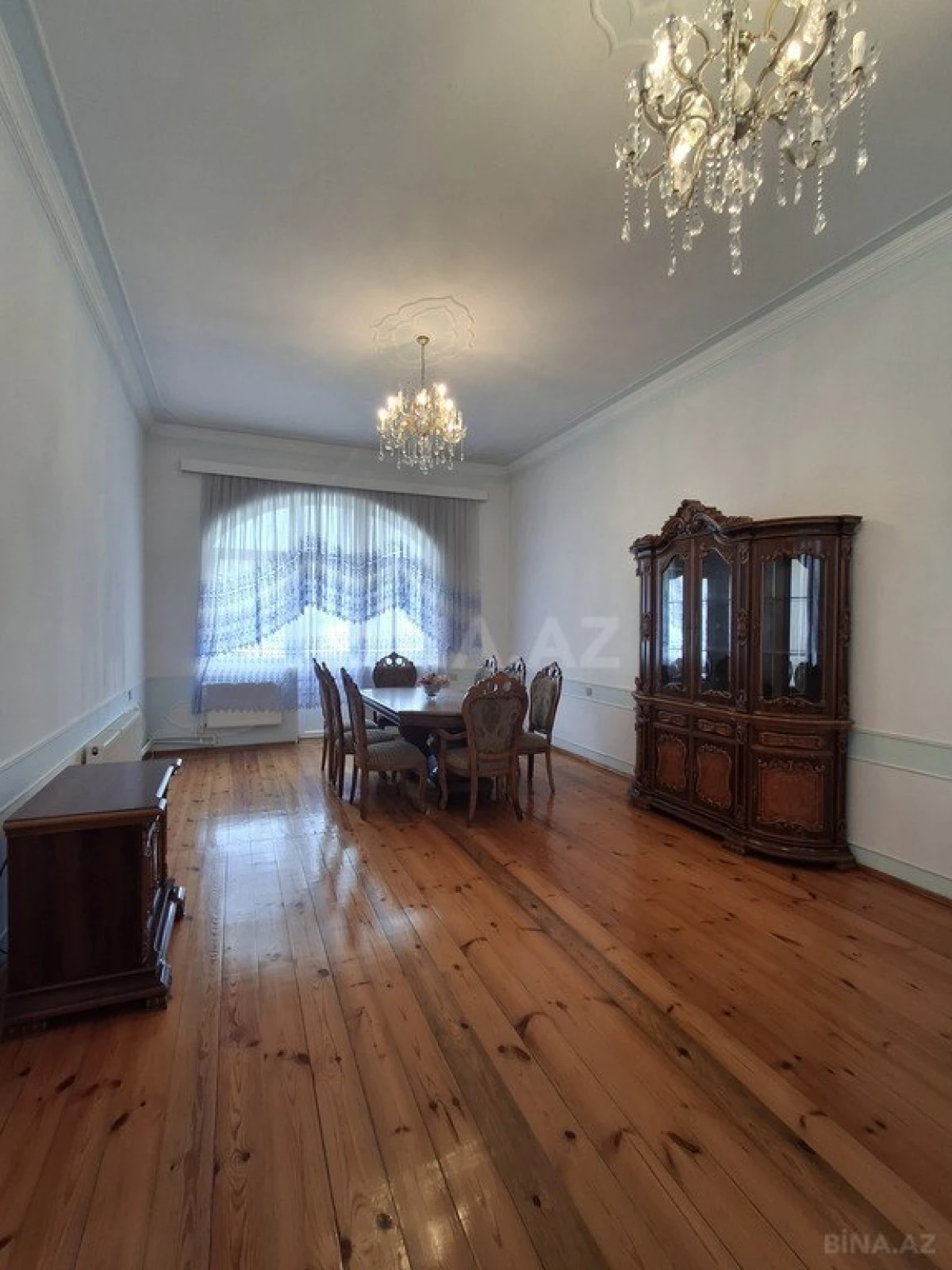 Satılır 8 otaqlı həyət evi 234 m²