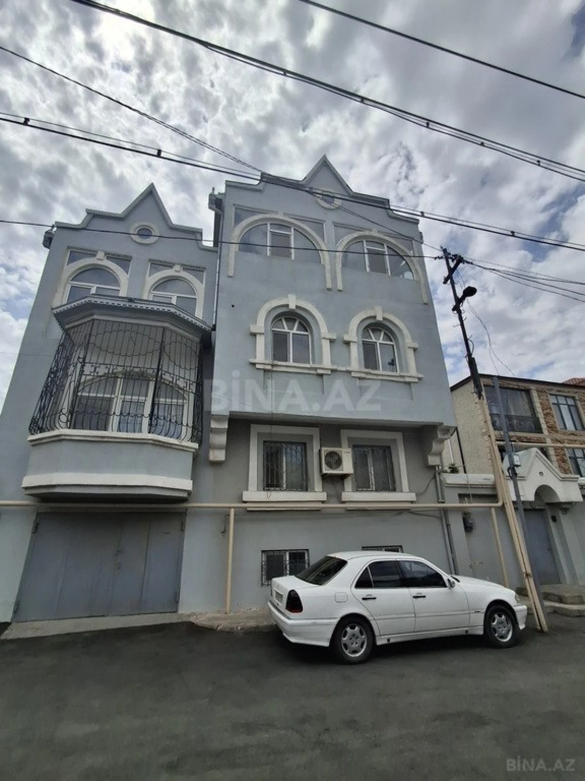 Satılır 8 otaqlı həyət evi 234 m²