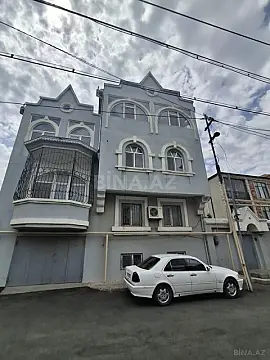 Satılır 8 otaqlı həyət evi 234 m²