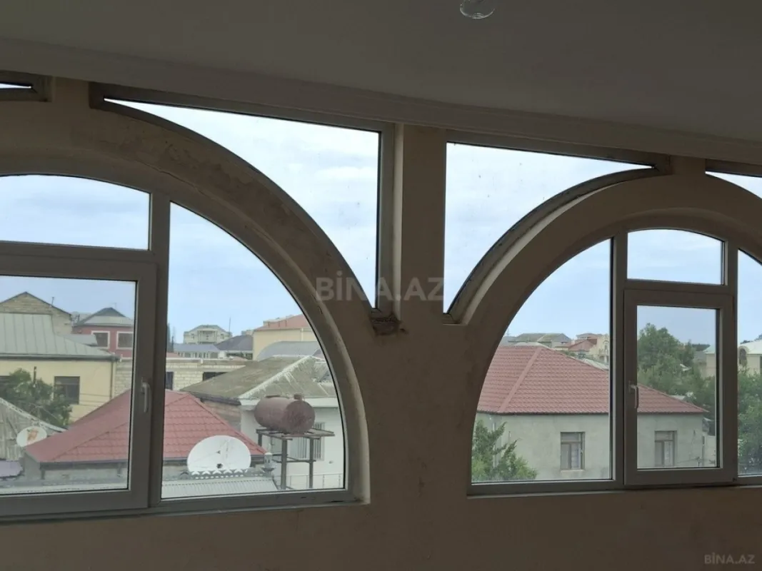 Satılır 8 otaqlı həyət evi 234 m²