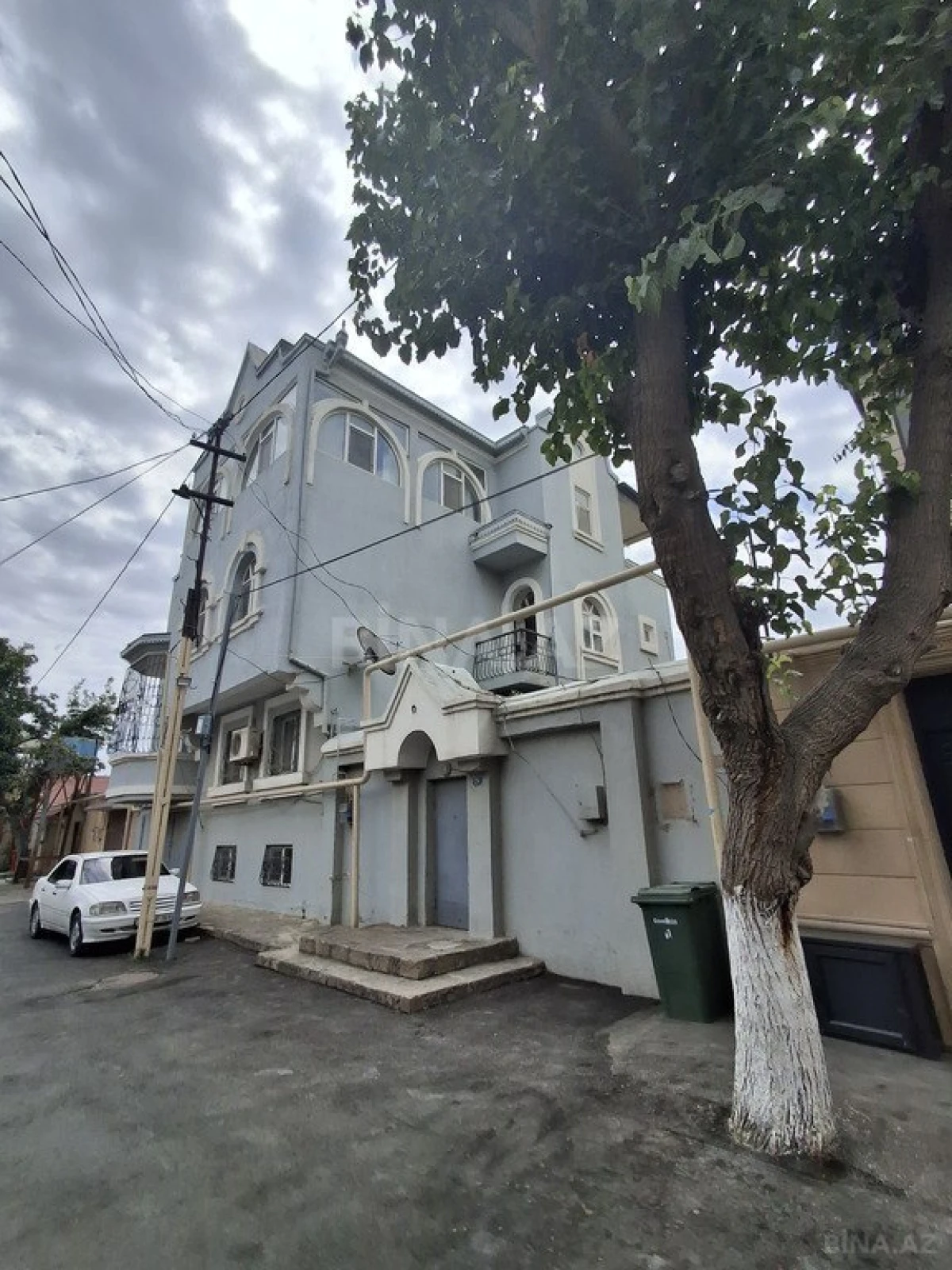 Satılır 8 otaqlı həyət evi 234 m²