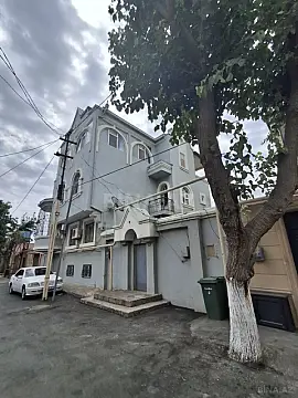 Satılır 8 otaqlı həyət evi 234 m²