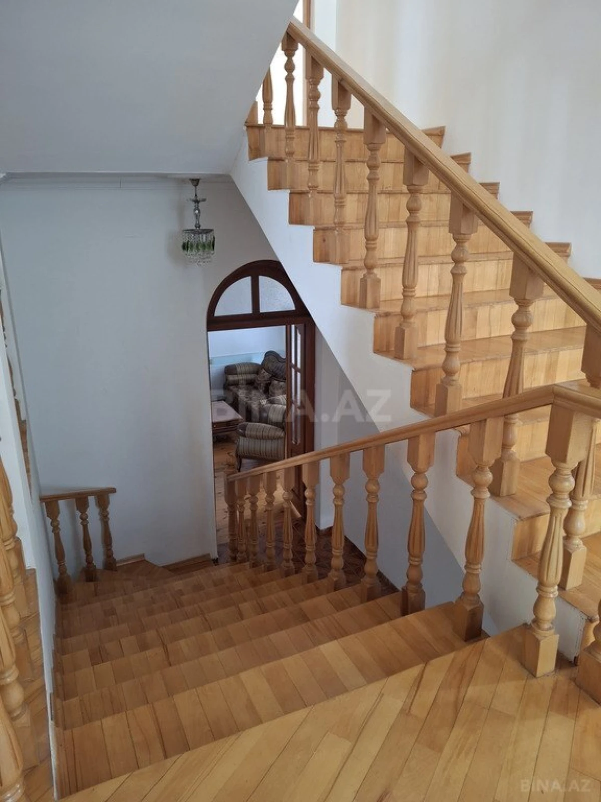 Satılır 8 otaqlı həyət evi 234 m²