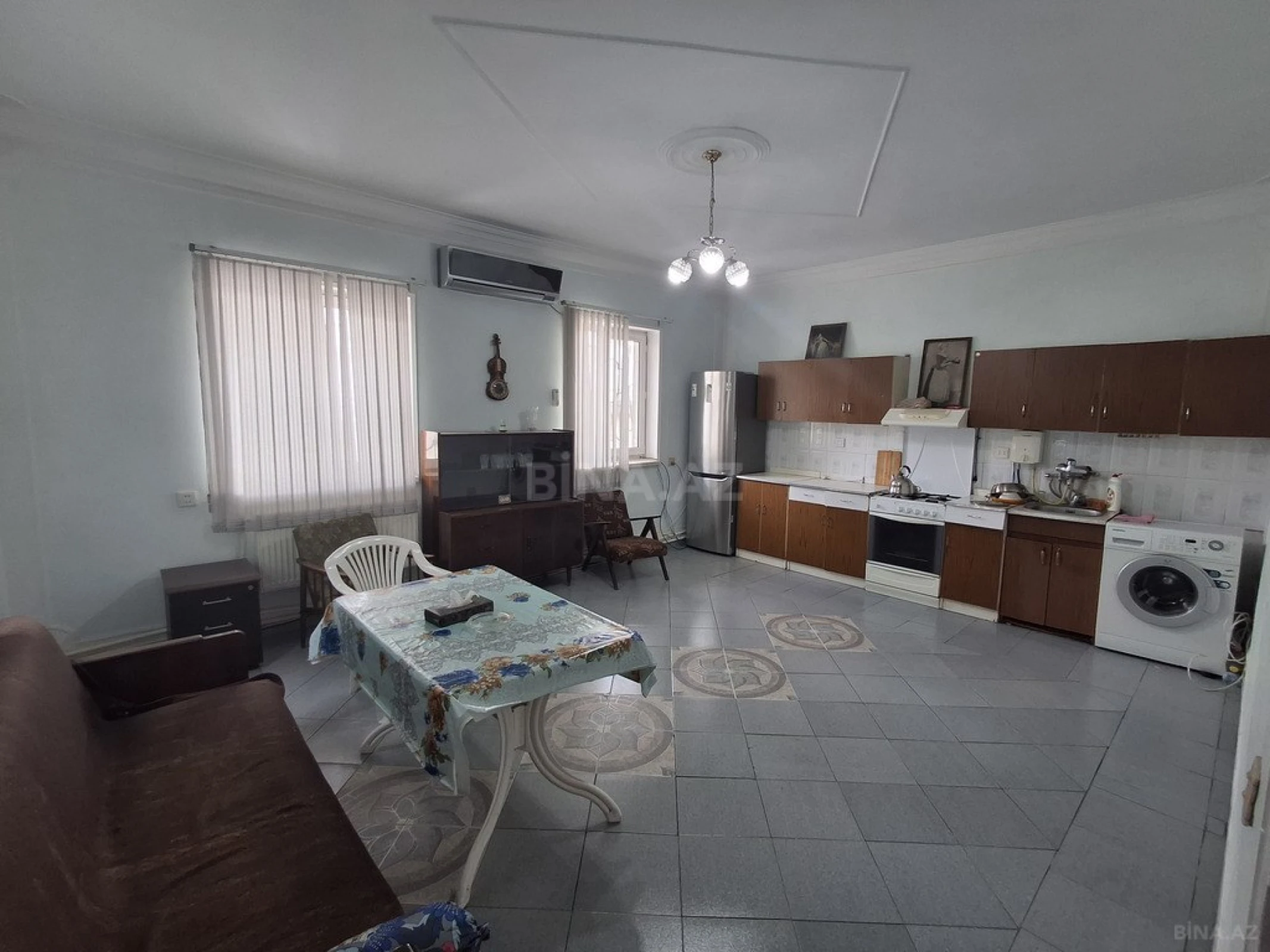 Satılır 8 otaqlı həyət evi 234 m²