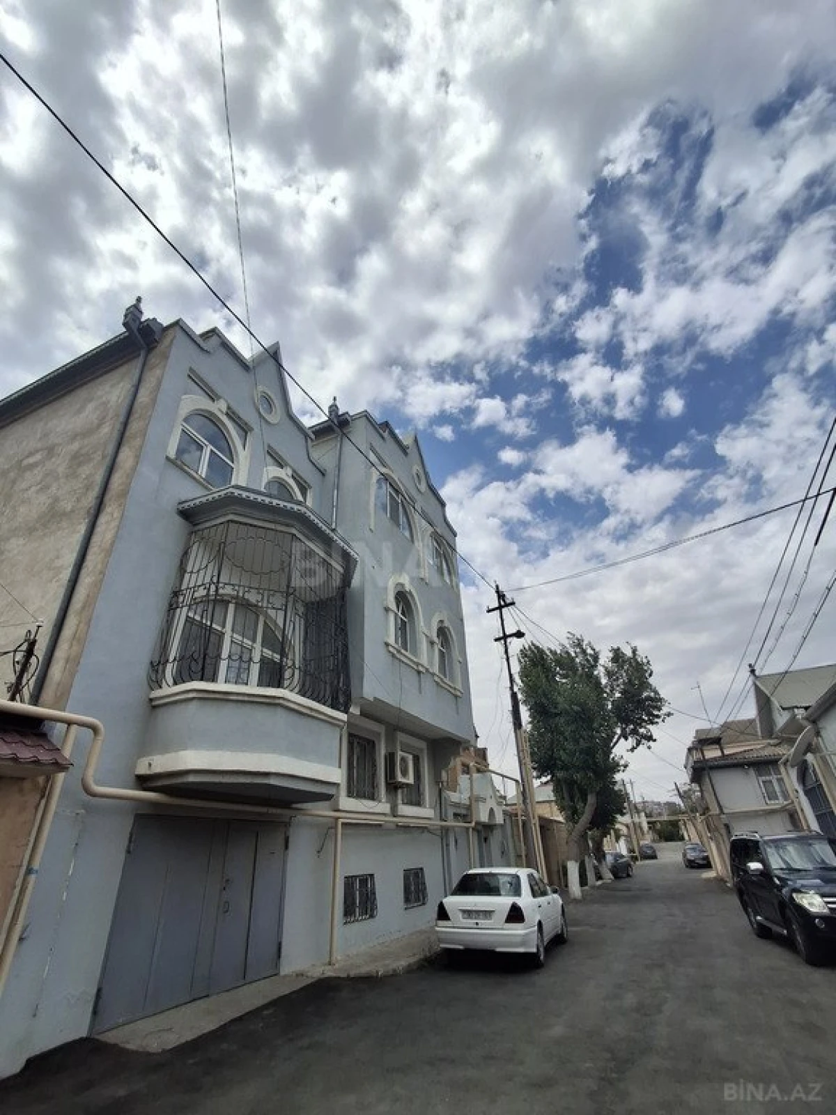 Satılır 8 otaqlı həyət evi 234 m²
