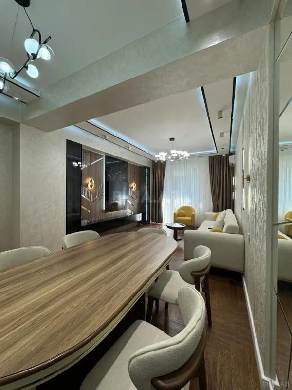 Satılır 3 otaqlı mənzil 137 m²