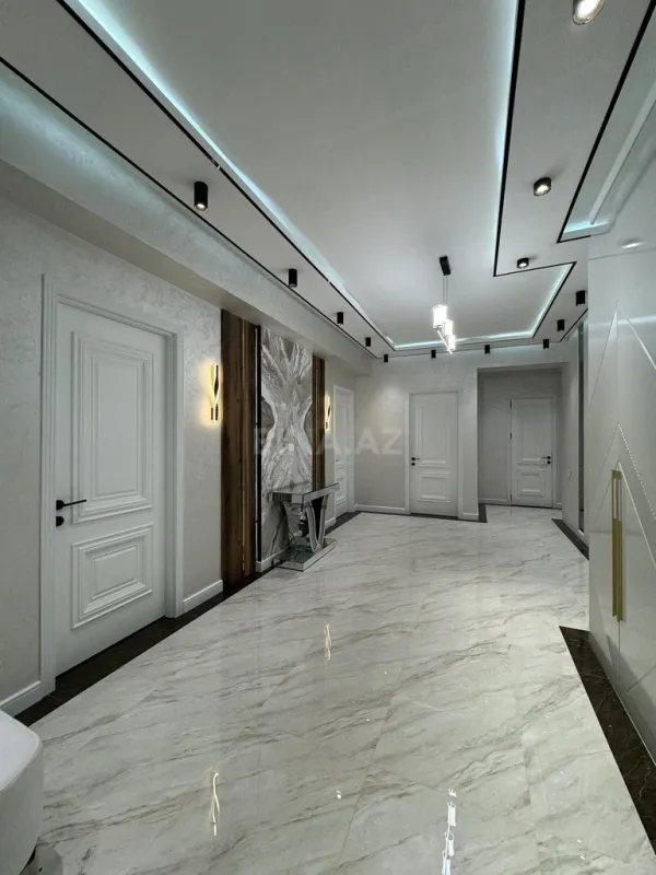 Satılır 3 otaqlı mənzil 137 m²