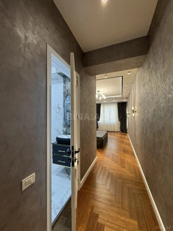 Satılır 3 otaqlı mənzil 137 m²
