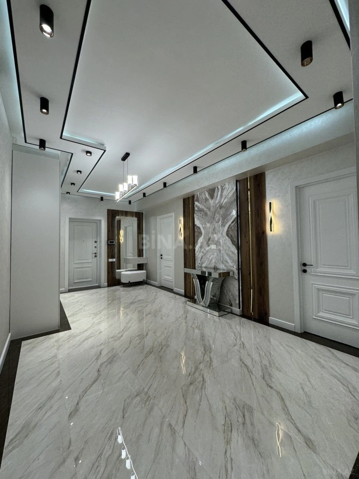 Satılır 3 otaqlı mənzil 137 m²