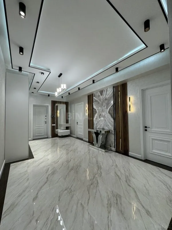 Satılır 3 otaqlı mənzil 137 m²