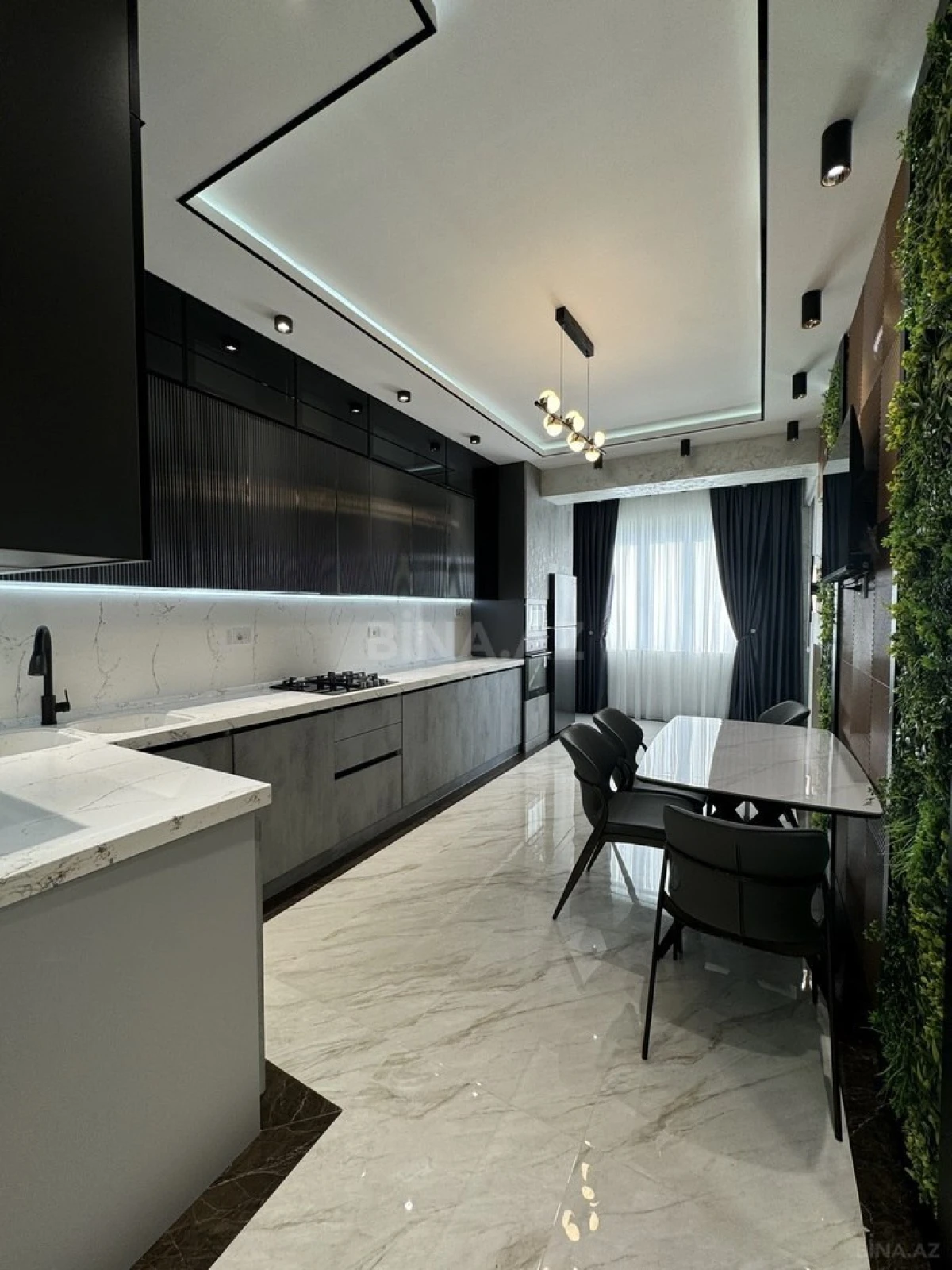 Satılır 3 otaqlı mənzil 137 m²