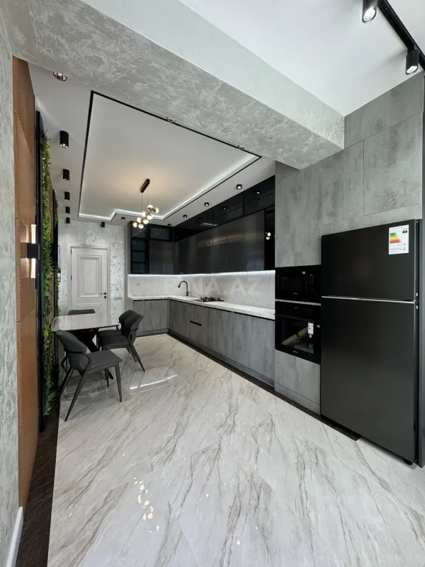 Satılır 3 otaqlı mənzil 137 m²