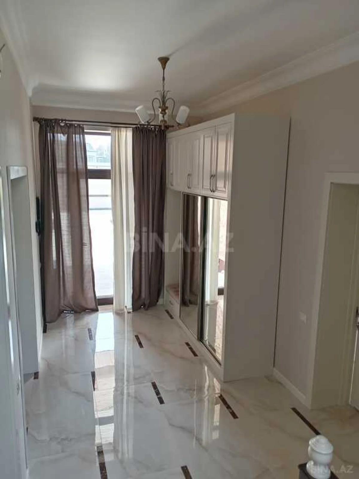 Kirayə verilir 4 otaqlı həyət evi 240 m²