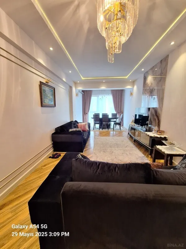 Satılır 3 otaqlı mənzil 141 m²