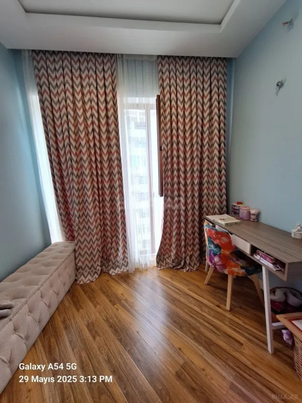 Satılır 3 otaqlı mənzil 141 m²