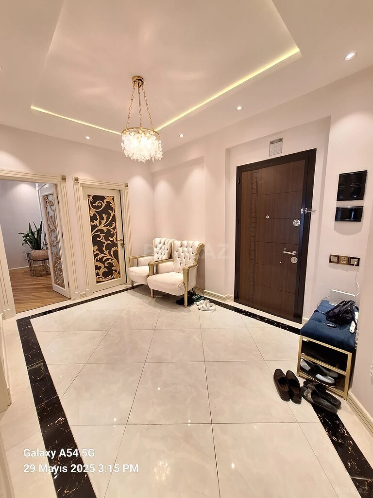 Satılır 3 otaqlı mənzil 141 m²