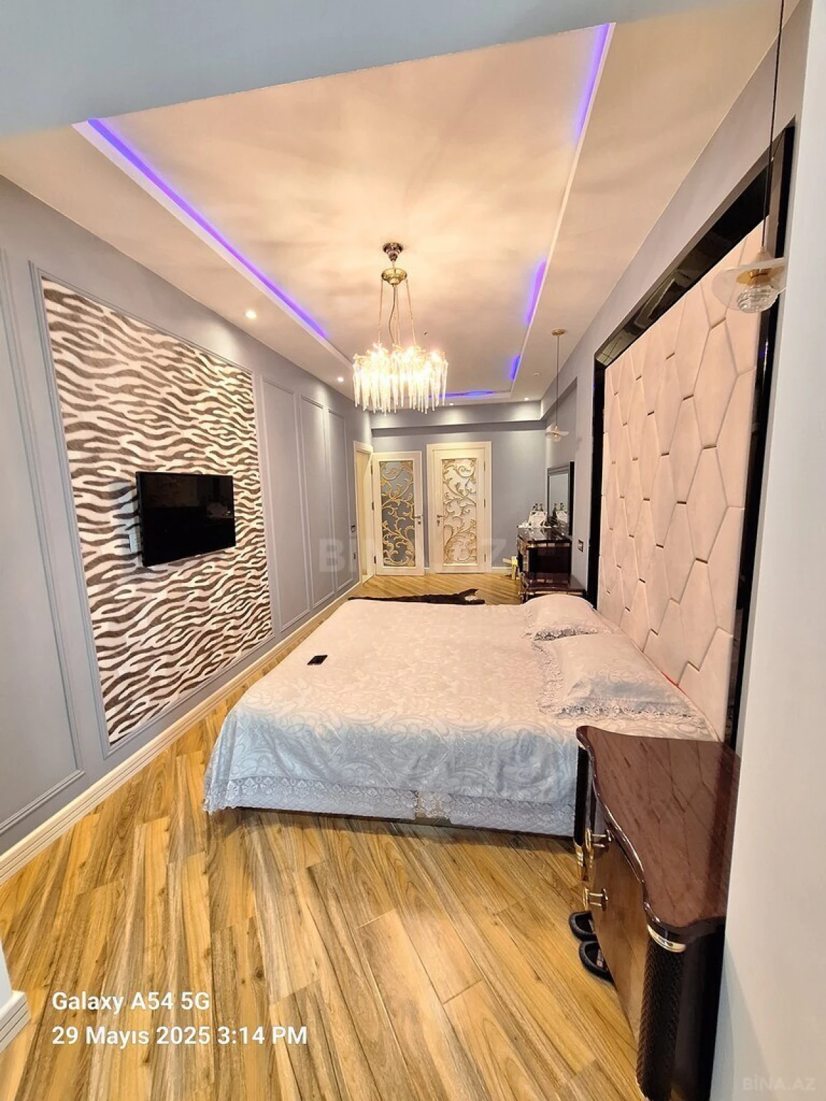 Satılır 3 otaqlı mənzil 141 m²