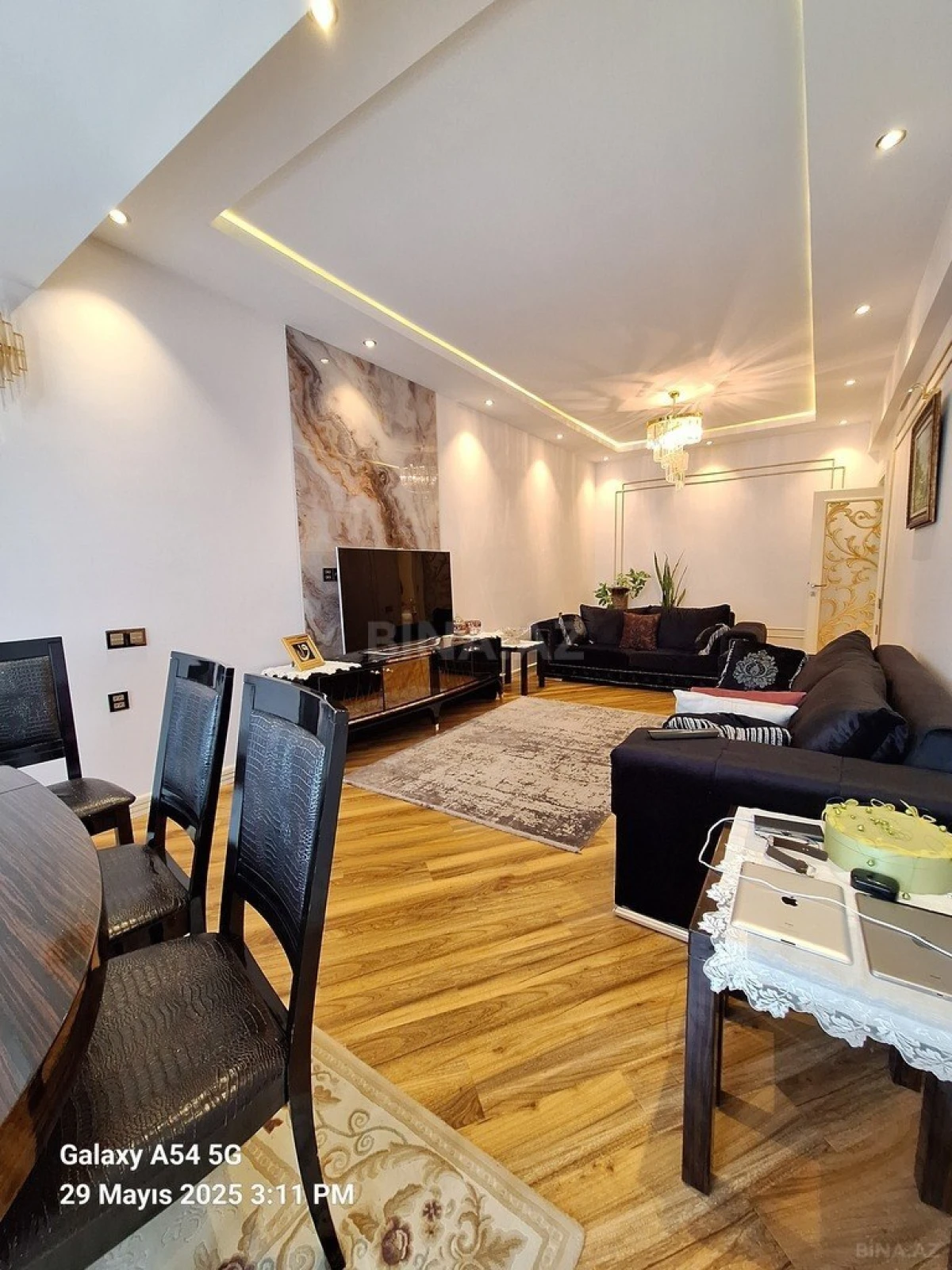 Satılır 3 otaqlı mənzil 141 m²