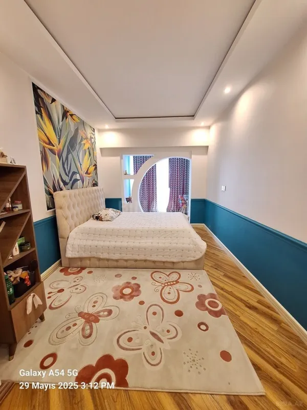 Satılır 3 otaqlı mənzil 141 m²