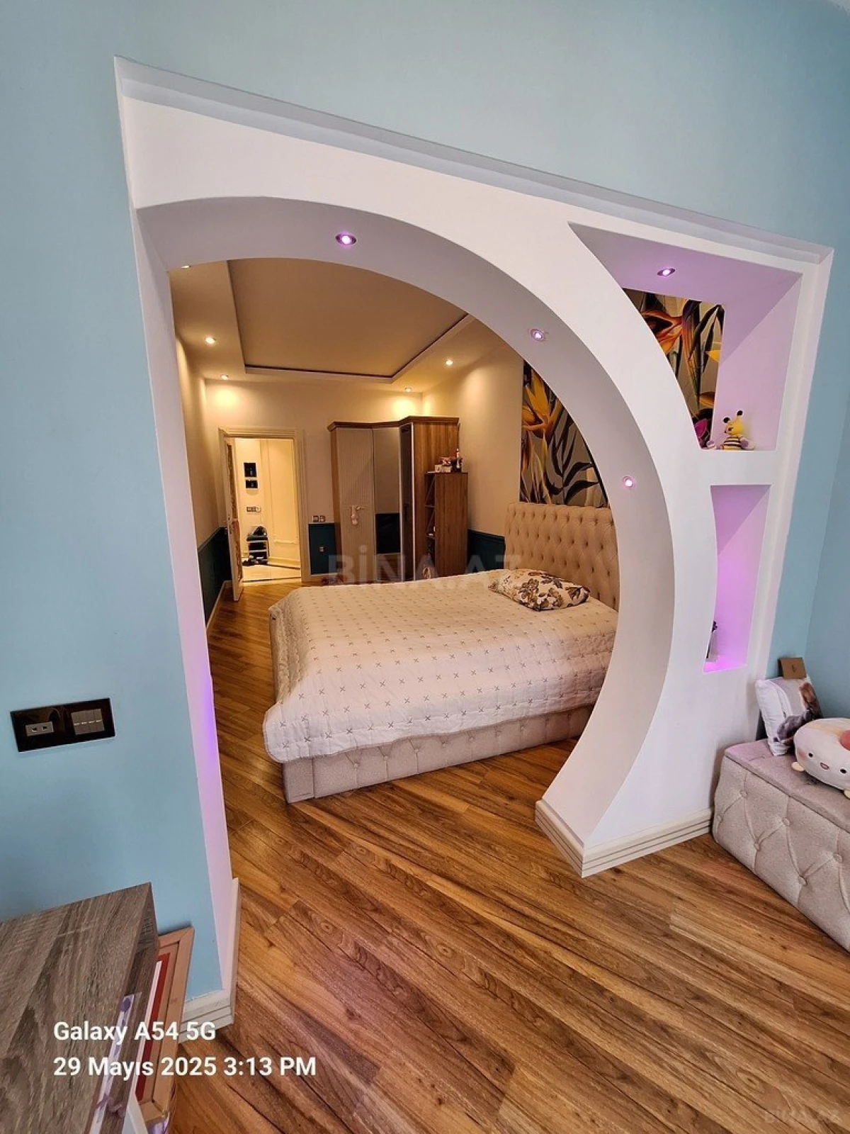 Satılır 3 otaqlı mənzil 141 m²