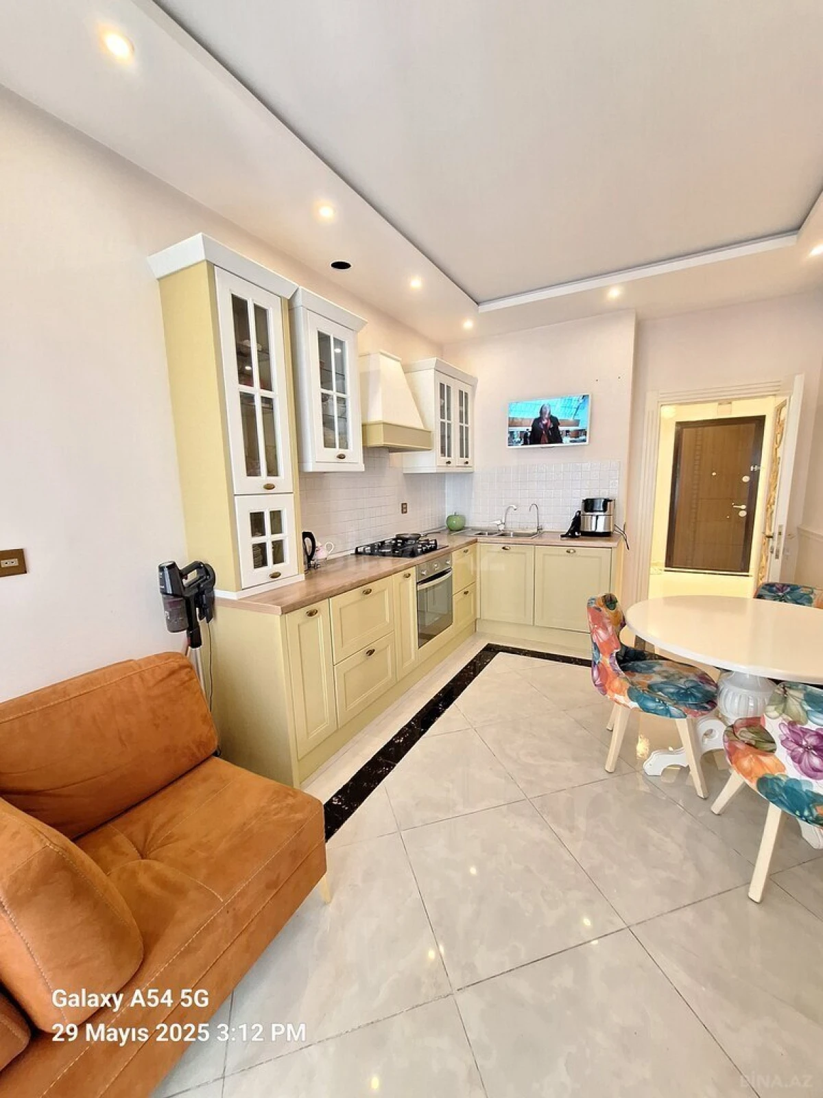 Satılır 3 otaqlı mənzil 141 m²