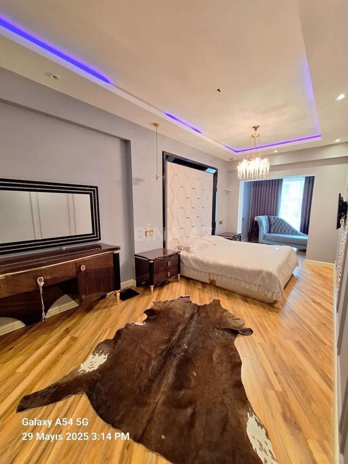 Satılır 3 otaqlı mənzil 141 m²