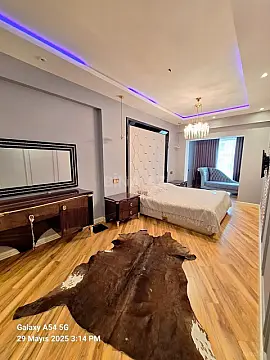 Satılır 3 otaqlı mənzil 141 m²