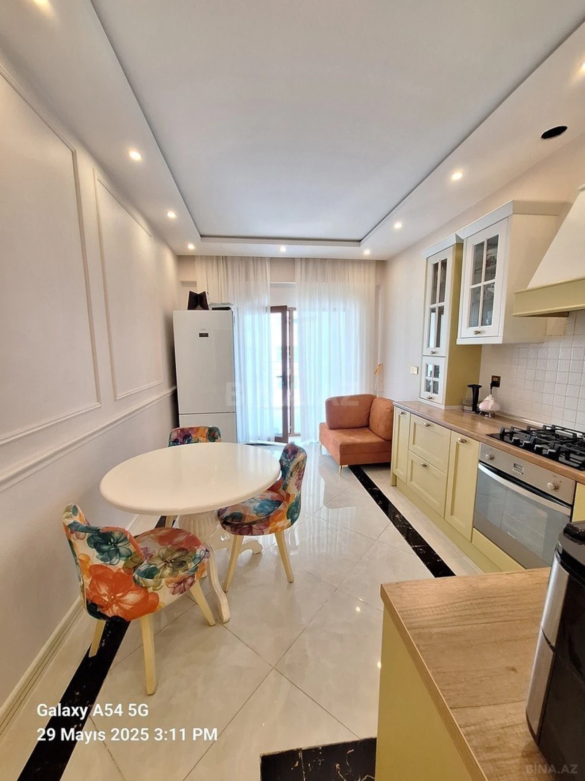 Satılır 3 otaqlı mənzil 141 m²