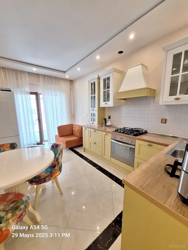 Satılır 3 otaqlı mənzil 141 m²