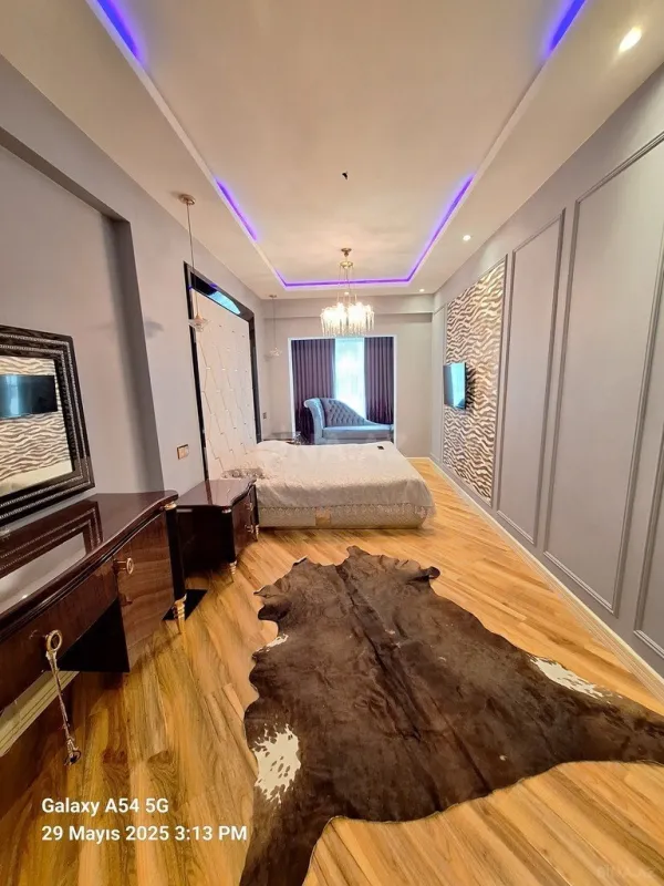 Satılır 3 otaqlı mənzil 141 m²