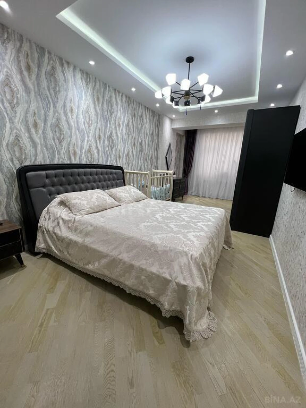 Satılır 4 otaqlı mənzil 160 m²