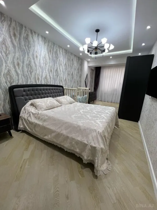 Satılır 4 otaqlı mənzil 160 m²
