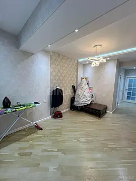 Satılır 4 otaqlı mənzil 160 m²