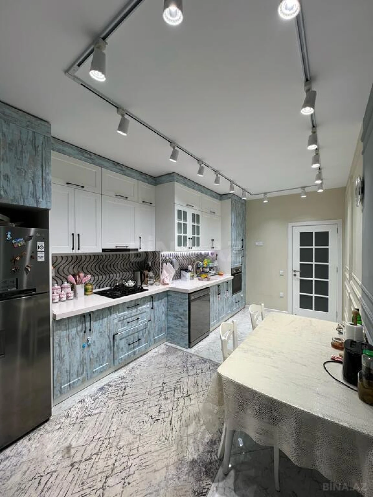 Satılır 4 otaqlı mənzil 160 m²