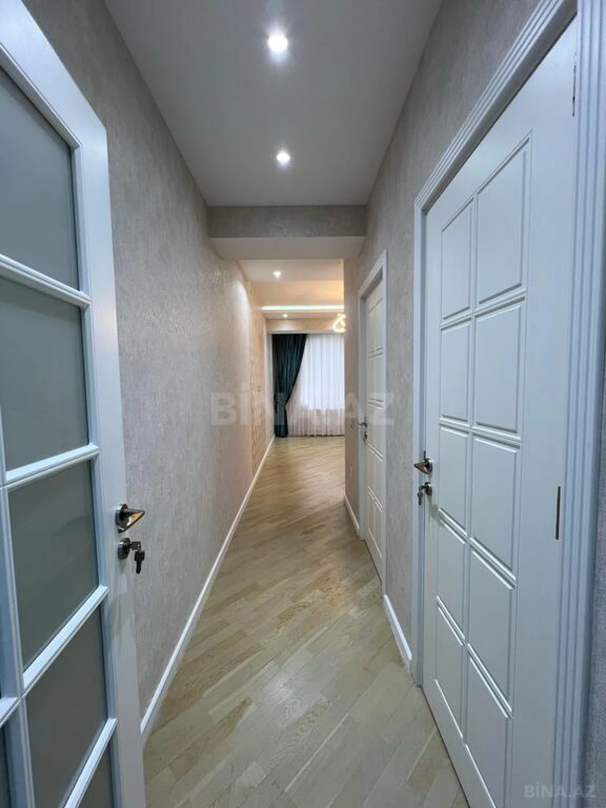 Satılır 4 otaqlı mənzil 160 m²