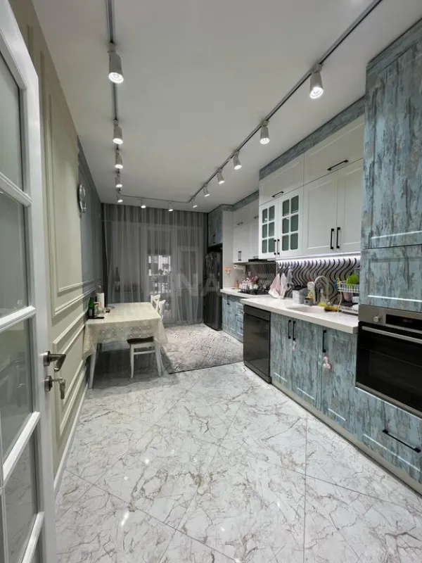 Satılır 4 otaqlı mənzil 160 m²