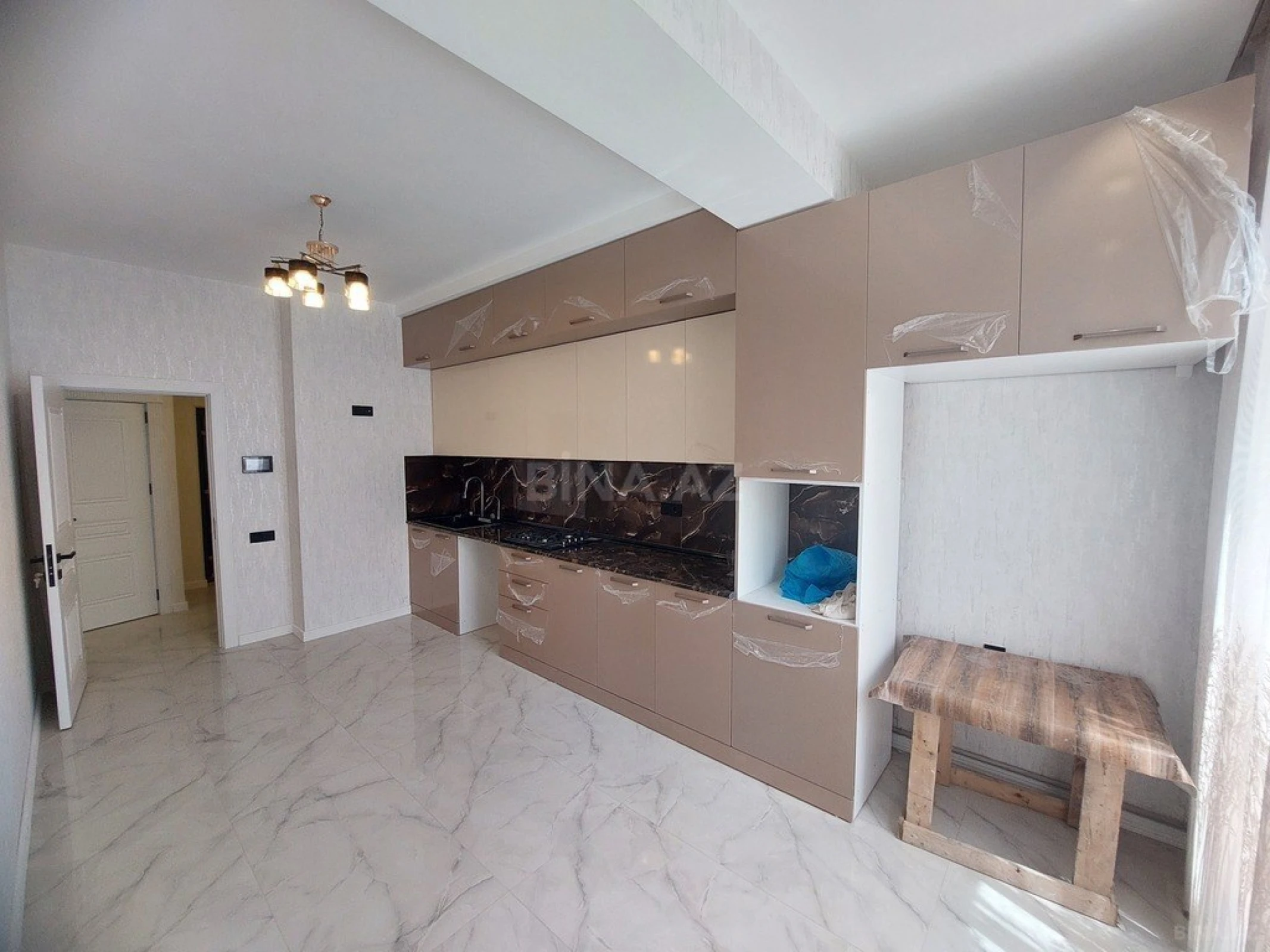 Satılır 2 otaqlı mənzil 96 m²