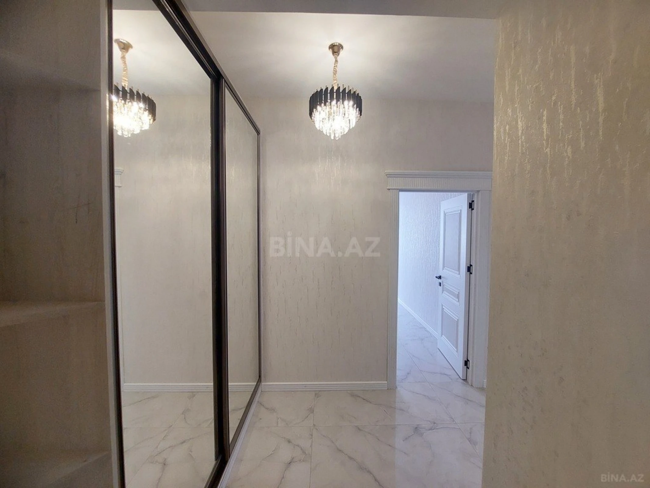 Satılır 2 otaqlı mənzil 96 m²