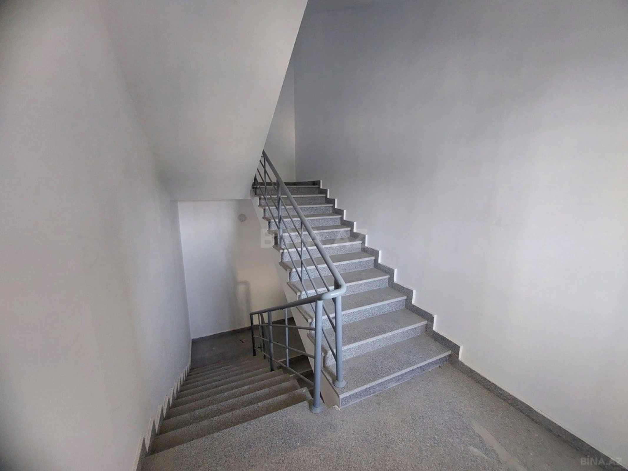 Satılır 2 otaqlı mənzil 96 m²