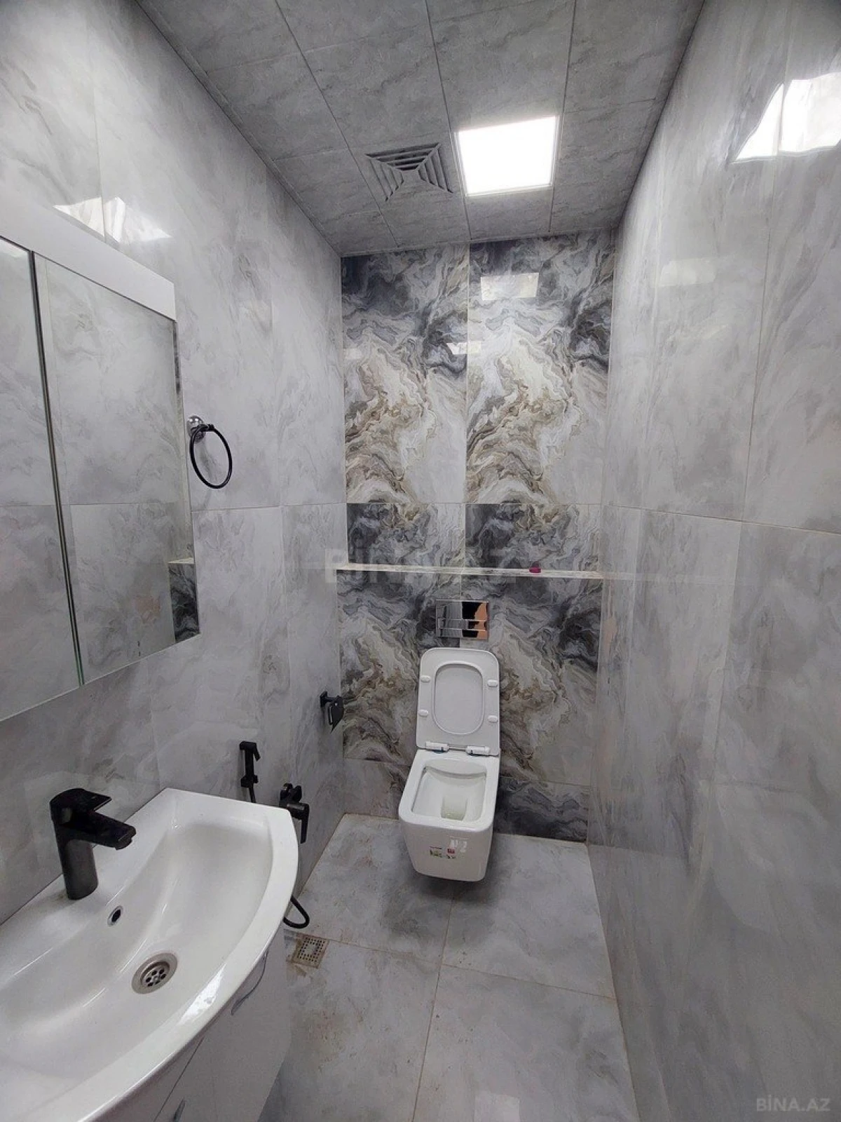 Satılır 2 otaqlı mənzil 96 m²